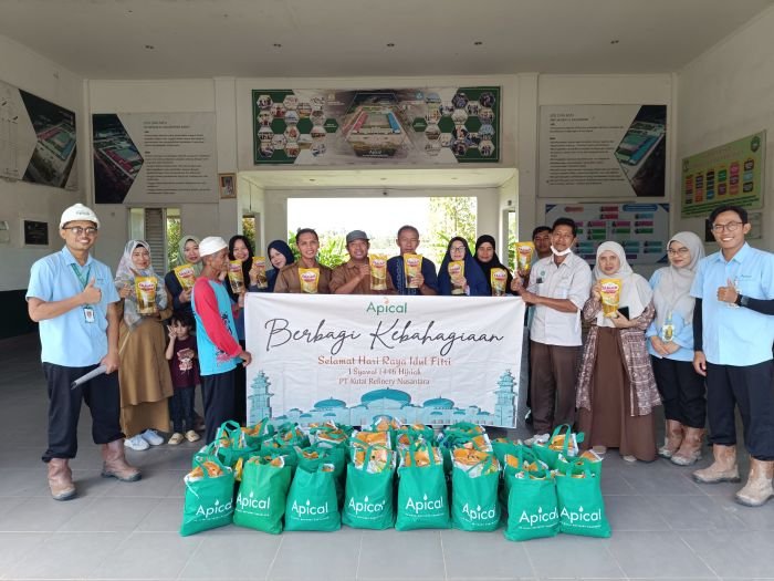 Apical Bagikan 553 Paket Bingkisan Lebaran serta Ribuan Liter Minyak Goreng untuk Masyarakat Balikpapan