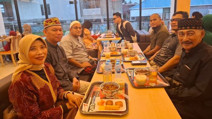Buka Puasa Bersama saat saat pembukaan Yoshinoya, di Jalan MT. Haryono, hari Selasa (25/3/2025). Foto: BorneoFlash/Niken Sulastri