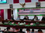 Bupati Paser, Fahmi Fadli menyerahkan berkas Laporan Keterangan Pertanggungjawaban (LKPj) tahun 2024 di Gedung Baling Seleloi, Sekretariat DPRD Paser, Selasa (25/3/2025). Foto: BorneoFlash/IST