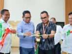 Deputi Bidang Sosial, Budaya, dan Pemberdayaan Masyarakat Otorita IKN Alimuddin bersama Wakil Pemimpin Bidang Pemasaran Bisnis BNI, Dwi Cahyo Noviyanto meresmikan Bazar Ramadhan, Rabu (12/03/2025). Foto: HO/Humas Otorita IKN