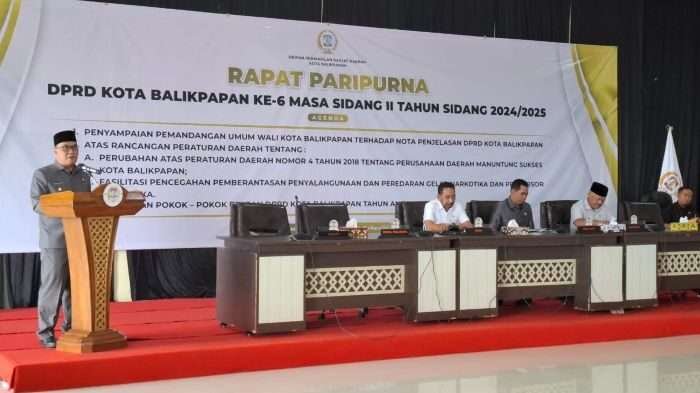 Dewan Perwakilan Rakyat Daerah (DPRD) Kota Balikpapan gelar rapat paripurna, di Lantai 8 Gedung Parkir, pada hari Kamis (13/3/2025). Foto: BorneoFlash/Ardian