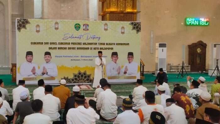 Gubernur Kaltim, H. Rudy Mas'ud saat Safari Ramadan di Masjid Madinatul Iman Balikpapan Islamic Center, pada hari Selasa (11/3/2025). Foto: BorneoFlash/Niken Sulastri