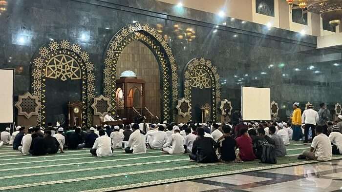 Gubernur Kaltim, Rudy Mas'ud saat audiensi dengan siswa. Foto: BorneoFlash/Nur Ainunnisa