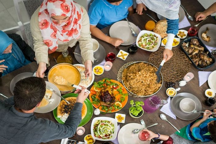 Berikut Tips Menjaga Kesehatan Saat Menikmati Menu Lebaran Idul Fitri