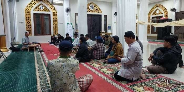 Kajian Islam Spesial dengan tema "Tobat: Jalan Kembali Kepada-Nya, yang dibawakan oleh Ust. Edwin, Pembina Madrasah Jalanan, Kamis (20/3) malam pada Pukul 21.30 WITA. Foto: BorneoFlash/Ardian
