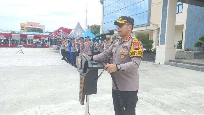 Kapolresta Balikpapan Kombes Pol Anton Firmanto, saat memimpin apel pagi di jajaran Polresta Balikpapan Kapolresta Balikpapan Kombes Pol Anton Firmanto, saat memimpin apel pagi di jajaran Polresta Balikpapan, Kamis (20/3/2024). Foto: HO/Humas Polresta Balikpapan