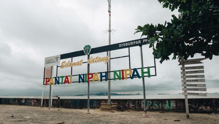 Kawasan objek wisata Pantai Nipah-Nipah. Foto: BorneoFlash/Irwan Ar.