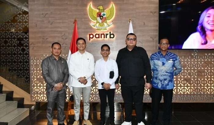 Ketua DPRD Kabupaten Paser, Hendra Wahyudi, bersama Komisi I dan Komisi II DPRD meneruskan aspirasi dari Aliansi Honorer Paser ke Kementerian Pendayagunaan Aparatur Negara dan Reformasi Birokrasi (Kemenpan-RB) RI di Jakarta, Kamis (13/3/2025). Foto: BorneoFlash/IST