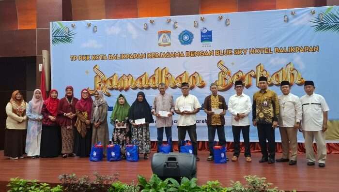 Kolaborasi antara TP PKK Kota Balikpapan dan Blue Sky Hotel Balikpapan Wujudkan Ramadan Berkah untuk Lansia, pada Jumat (14/3/2025). Foto: BorneoFlash/Niken Sulastri