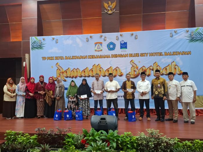 Sinergi TP PKK dan Blue Sky Hotel Balikpapan Wujudkan Ramadan Berkah untuk Lansia