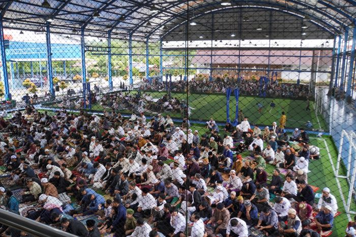 Sejumlah Umat Muslim di Balikpapan Gelar Salat Ied Lebih Awal