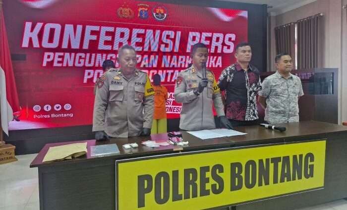 Konferensi pers Satresnarkoba Polres Bontang, Jumat (21/3/2025). Foto: BorneoFlash/Ist
