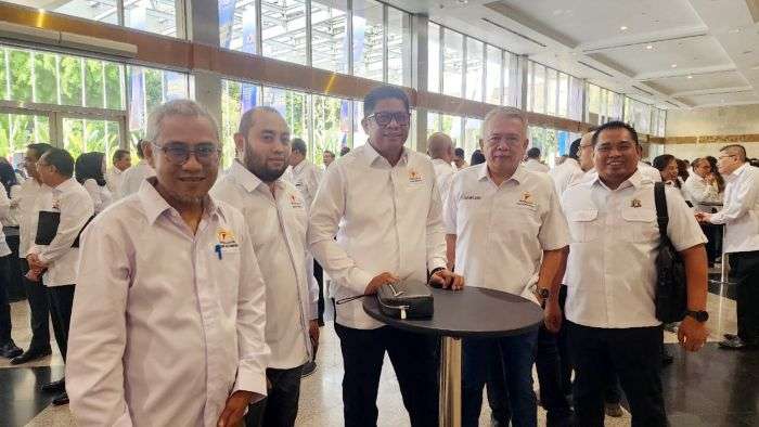 Mantan Wali Kota Bontang, Basri Rase resmi dikukuhkan sebagai Ketua Komite Tetap (Komtap) Kadin Koordinator Wilayah Kalimantan untuk periode 2024-2029, pada Jumat (14/3/2025). Foto: BorneoFlash/Ist