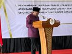 Muhammad Najib saat Rapat Paripurna DPRD kota Balikpapan menyampaikan jawaban Fraksi PDI Perjuangan, pada hari Senin (24/3/2025). Foto: BorneoFlash/Ardian