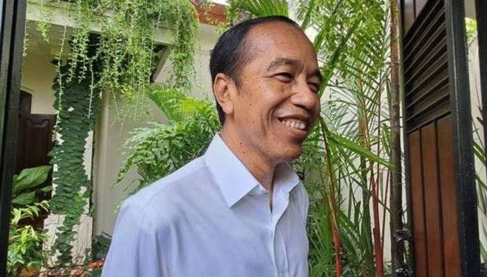 Mantan Presiden RI, Joko Widodo (Jokowi) saat ditemui di Surakarta, Jawa Tengah, Kamis (2/1/2025). Jokowi merespons terkait rumah eks Gubernur Jawa Barat (Jabar) Ridwan Kamil di Bandung digeledah oleh KPK. (Foto : Fristin Intan Sulistyowati)