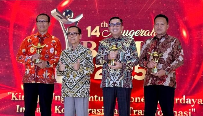 PT KPB meraih penghargaan dalam kategori Environmental, Social, and Governance serta Energy Efficiency Initiative dalam ajang Anugerah BUMN 2025 yang diselenggarakan oleh BUMN Track bersama BTA Academy. Foto: HO/PT KPB