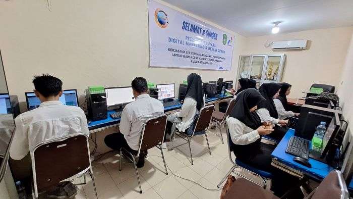 PT Pertamina Hulu Sanga Sanga (PHSS) berikan Pelatihan dan Sertifikasi Desain Grafis serta Pemasaran Digital bagi masyarakat Desa Handil Terusan, pada 11–24 Februari 2025. Foto: HO/PHSS