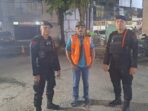 Personel Brimob Polda Terus meningkatkan intensitas pengawasan malam guna memastikan keamanan para pemudik dan menjaga kondusivitas wilayah selama masa liburan. Foto: HO/Humas Polda Kaltim