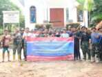 Personil Satgas TMMD 123 Kodim 0905/Balikpapan, melaksanakan pembersihan terhadap sarana tempat ibadah Gereja GPIB jemaat Lamaru Jalan Traktor 6 Kelurahan  Lamaru RT 08 Kecamatan Balikpapan Timur, pada hari Senin (24/2/2025). Foto: BorneoFlash/IST