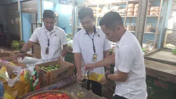 Polresta Balikpapan melalui Satuan Reskrim dan Satgas Pangan terus mengawal kestabilan harga serta ketersediaan bahan pokok di pasaran, Pada Rabu (12/3/2025). Foto: HO/Humas Polresta Balikpapan