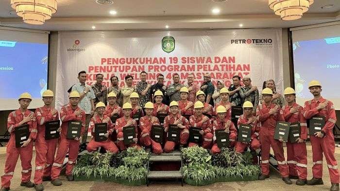 PT PHM berkolaborasi dengan Pemkab Kukar mengirimkan 19 pemuda dari 20 kecamatan untuk mengikuti Program Sertifikasi Welder 4G di Batam, pada akhir Februari lalu. Foto: HO/PHM