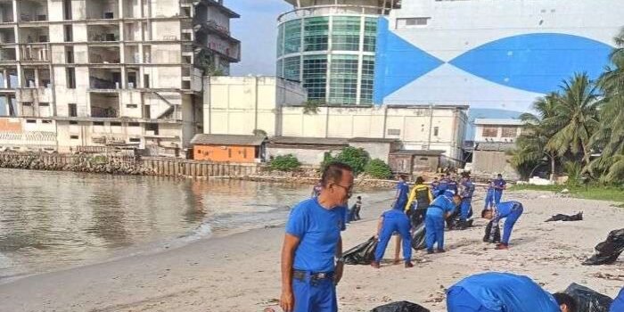 Sat Polairud Polresta Balikpapan Gelar Aksi Bersih Pantai, Ajak Warga Terapkan PHBS di Bulan Ramadan 