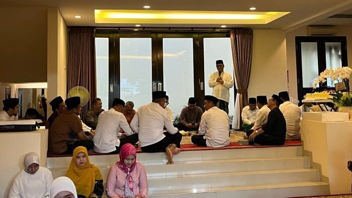 Wakil Wali Kota Balikpapan, H. Bagus Susetyo, mengadakan acara syukuran Ulang Tahun sekaligus buka puasa bersama dalam rangka menempati rumah jabatan barunya di Hill Residences Balikpapan, Kelurahan Gunung Samarinda Baru, Kecamatan Balikpapan Utara, pada Senin (24/3/2025). Foto: BorneoFlash/Niken Sulastri