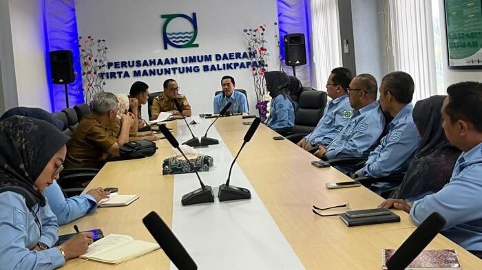 Wakil Wali Kota Balikpapan, H. Bagus Susetyo saat berkunjung ke Kantor PTMB, pada Selasa (25/3/2025). Foto: BorneoFlash/Niken Sulastri