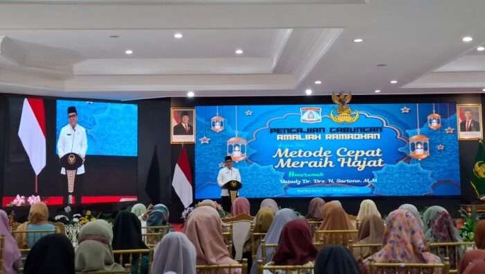 Wakil Wali Kota Balikpapan, H. Bagus Susetyo, saat mengikuti pengajian gabungan ASN di lingkungan Pemerintah Kota Balikpapan yang berlangsung di Auditorium Balai Kota, pada Jumat (7/3/2025). Foto: BorneoFlash/Niken Sulastri