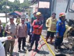 Wakil Wali Kota Balikpapan, H. Bagus Susetyo saat mengunjungi lokasi kebakaran di Kelurahan Karang Jati, pada hari Jumat (28/3/2025). Foto: BorneoFlash/Niken Sulastri