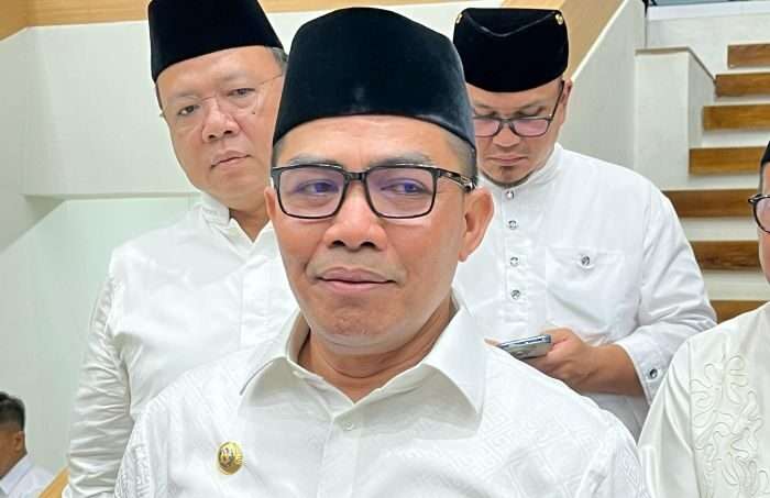 Wali Kota Samarinda, Andi Harun, memberikan penjelasan terkait ketidakhadiran Kepala Dinas PUPR Kota Samarinda dalam RDP yang diselenggarakan oleh DPRD. Foto: BorneoFlash/Nur Ainunnisa