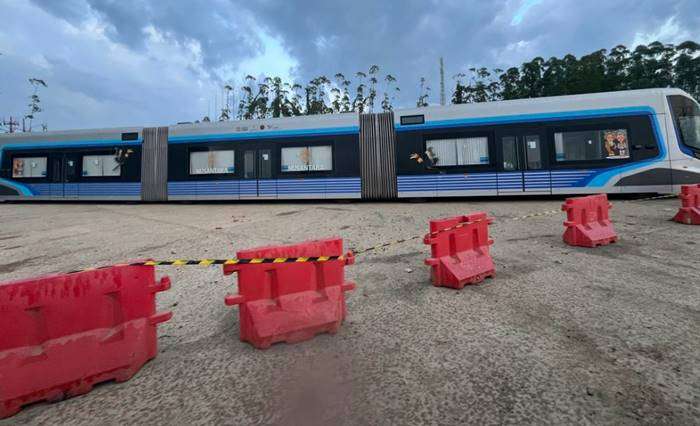 Rolling stock trem buatan CRRC Sifang masih teronggok di Bundaran Jalan Sumbu Kebangsaan Sisi Timur, Ibu Kota Nusantara (IKN), Jumat (8/11/2024) (FOTO : HILDA B ALEXANDER)
