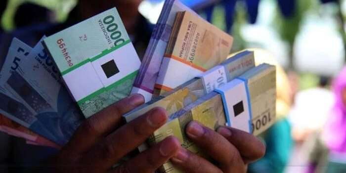 Ilustrasi penukaran uang baru (Foto: Lamhot Aritonang)