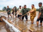Bupati Mudyat Noor bersama jajaran Forkopimda dan perangkat daerah turut serta menebar benih padi menggunakan alat penabur benih di Desa Sebakung Jaya, Kecamatan Babulu, Jumat (25/4/2025). Foto: HO/DOKPIM SETDAKAB PPU