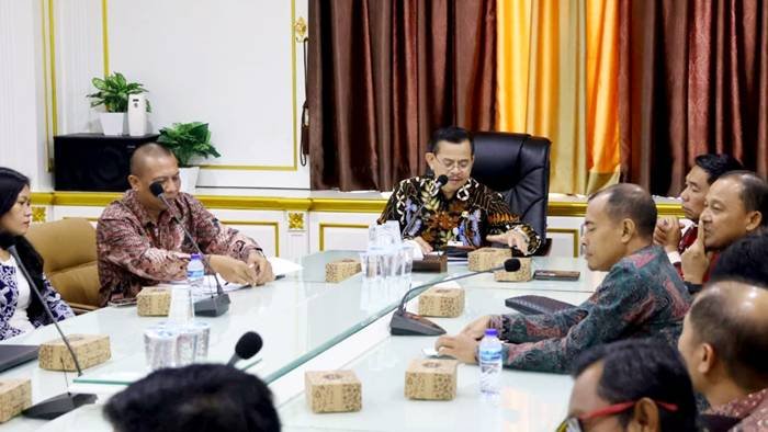 Entry meeting antara Pemkab PPU dan Tim Badan Pemeriksa Keuangan (BPK) RI Perwakilan Kalimantan Timur (Kaltim), Jumat (11/4/2025). Foto: HO