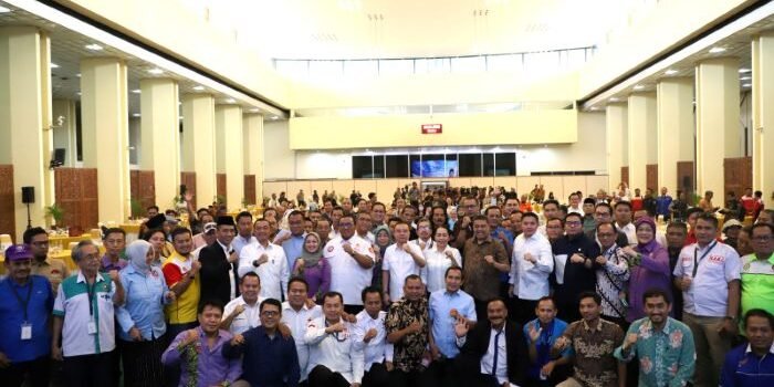 Foto Bersama Pimpinan DPR Bersama Dengan Serikat Pekerja Buruh Indonesia. Foto : HO