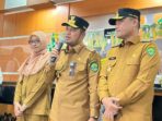 Gubernur dan Wakil Gubernur Kaltim serta Sekda sidak ke Kantor Samsat Samarinda. Foto: BorneoFlash/Nur Ainunnisa
