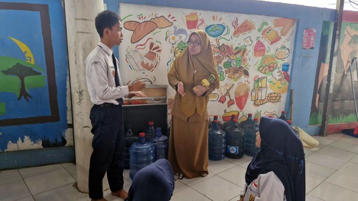 Ilustrasi Guru Mengajar