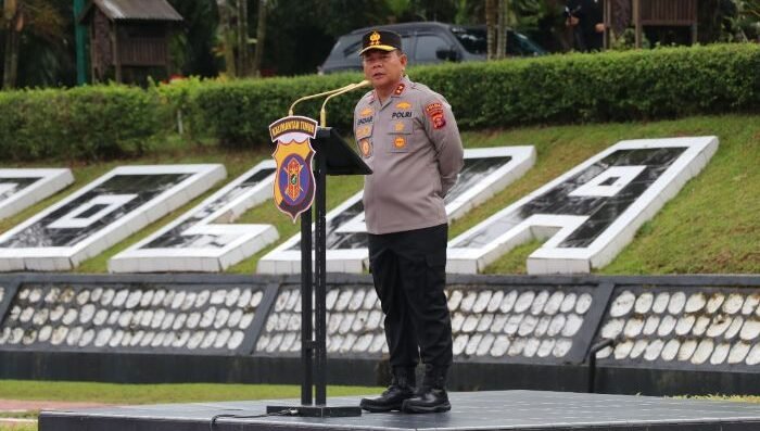 Kapolda Kalimantan Timur Irjen Pol Endar Priantoro, S.H., S.I.K., C.F.E., M.H., Pimpin Apel Kesiapsiagaan Jelang PSU, pada Rabu (9/4/2025). Foto: HO/Humas Polda Kaltim