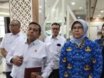 Kepala BPJPH Haikal Hassan (kiri) dan Deputi Bidang Pengawasan Pangan Olahan BPOM Elin Herlina (kanan) usai konferensi pers di Gedung BPJPH, Jakarta Timur, Senin (21/4/2025). Foto: Devi Setya