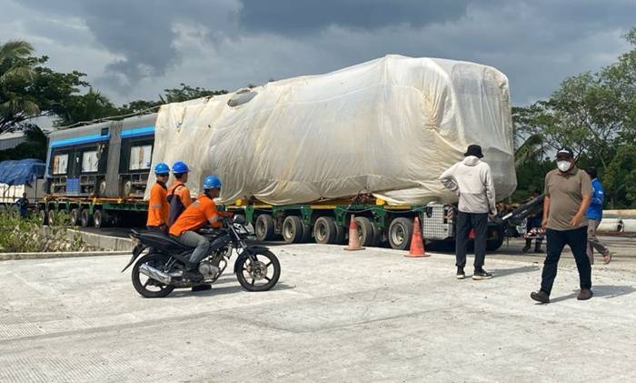 Kereta Otonom Tanpa Rel buatan CRRC Sifang dikembalikan ke China, Selasa (29/4/2025). Kereta ini sempat menjalani PoC atau uji coba selama dua bulan di IKN. (Foto : HILDA B ALEXANDER)