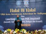 Ketua TP-PKK Kota Balikpapan, Hj. Nurlena Mas’ud saat melaunching Podcast Inspiratif, di Kebun Raya Balikpapan, pada Rabu (30/4/2025). Foto: BorneoFlash/Niken Sulastri