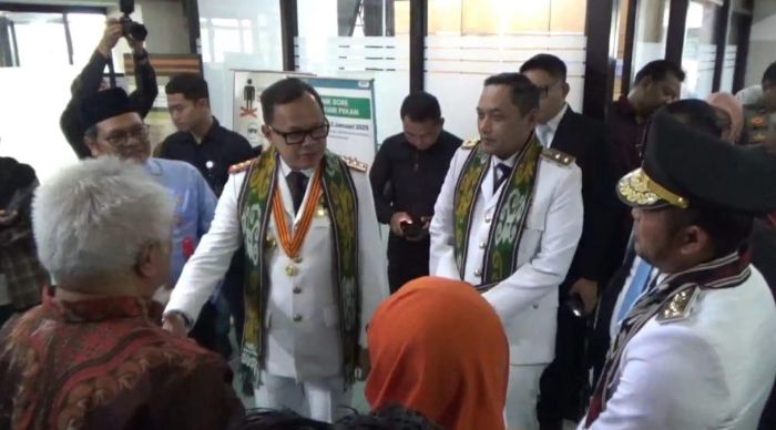 Kunjungan kerja Wakil Menteri Dalam Negeri Republik Indonesia, Bima Arya Sugiarto Bersama Gubernur Kaltim Rudy Mas'ud, Wakil Gubernur Seno Aji, ke RSUD Dr Kanudjoso Djatiwibowo Balikpapan pada Jumat (25/4/2025). Foto: BorneoFlash/Niken Sulastri