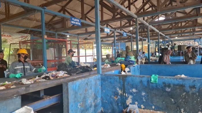 MRF yang berlokasi di Kelurahan Gunung Bahagia, Kecamatan Balikpapan Selatan. Foto: BorneoFlash/Niken Sulastri