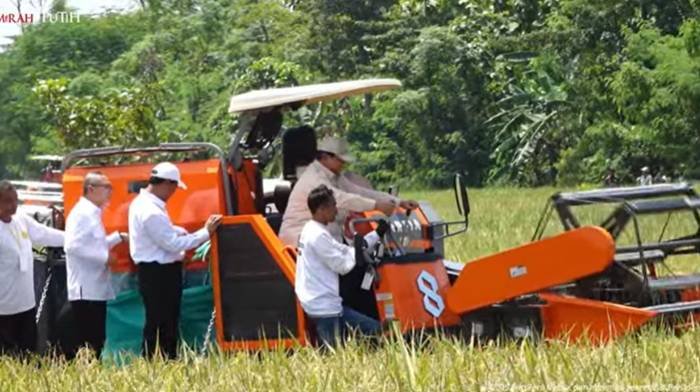 Foto: Panen Raya Padi Serentak di 14 Provinsi bersama Presiden Prabowo, Majalengka, 7 April 2025. (Tangkapan Layar Youtube)