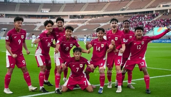 Para pemain Timnas U17 Indonesia usai Zahaby Gholy mencetak gol ke gawang Yaman dalam pertandingan Partai Grup C Piala Asia U17 2025 Timnas U17 Indonesia vs Yaman digelar di Stadion Prince Abdullah Al Faisal, Jeddah, Arab Saudi, pada Senin (7/4/2025) malam WIB. Foto: HO/PSSI