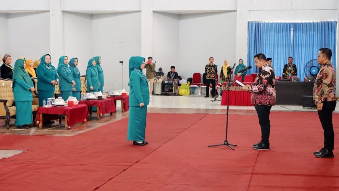 Pengukuhan Ibu Bupati PPU, Hj. Dewi Yuliana, sebagai nahkoda utama dari TP-PKK Kabupaten PPU di Gedung Graha Pemuda, Kelurahan Nipah-nipah, Penajam, pada Sabtu (26/4/2025). Foto: HO/DiskominfoPPU