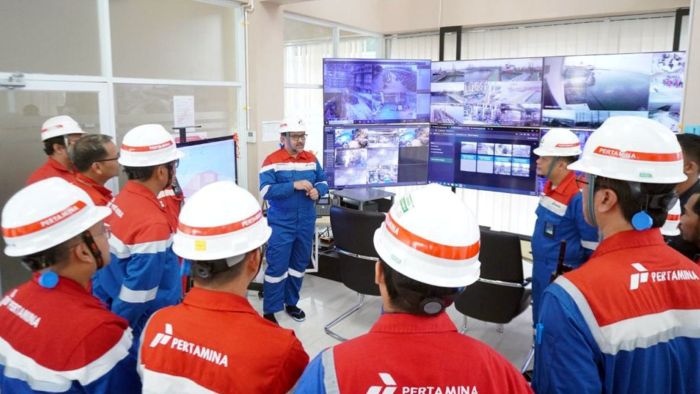 Peninjauan sistem AI RUVision di Ruang Pusat Pengendalian Kilang (RPPK) Kilang Balikpapan II. Foto: HO/KPI Balikpapan