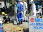 Perbaikan pipa PDAM di kawasan Gang Mufakat, Kelurahan Teritip, Balikpapan Timur, Senin (14/4/2025). Foto: HO/Humas PTMB