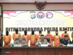 Polda Kaltim Gelar konferensi pers Pengungkapan jaringan besar peredaran narkoba lintas kota, yang digelar di Gedung Mahakam, Mapolda Kaltim, pada Jumat (25/4/2025). Foto: HO/humas Polda Kaltim